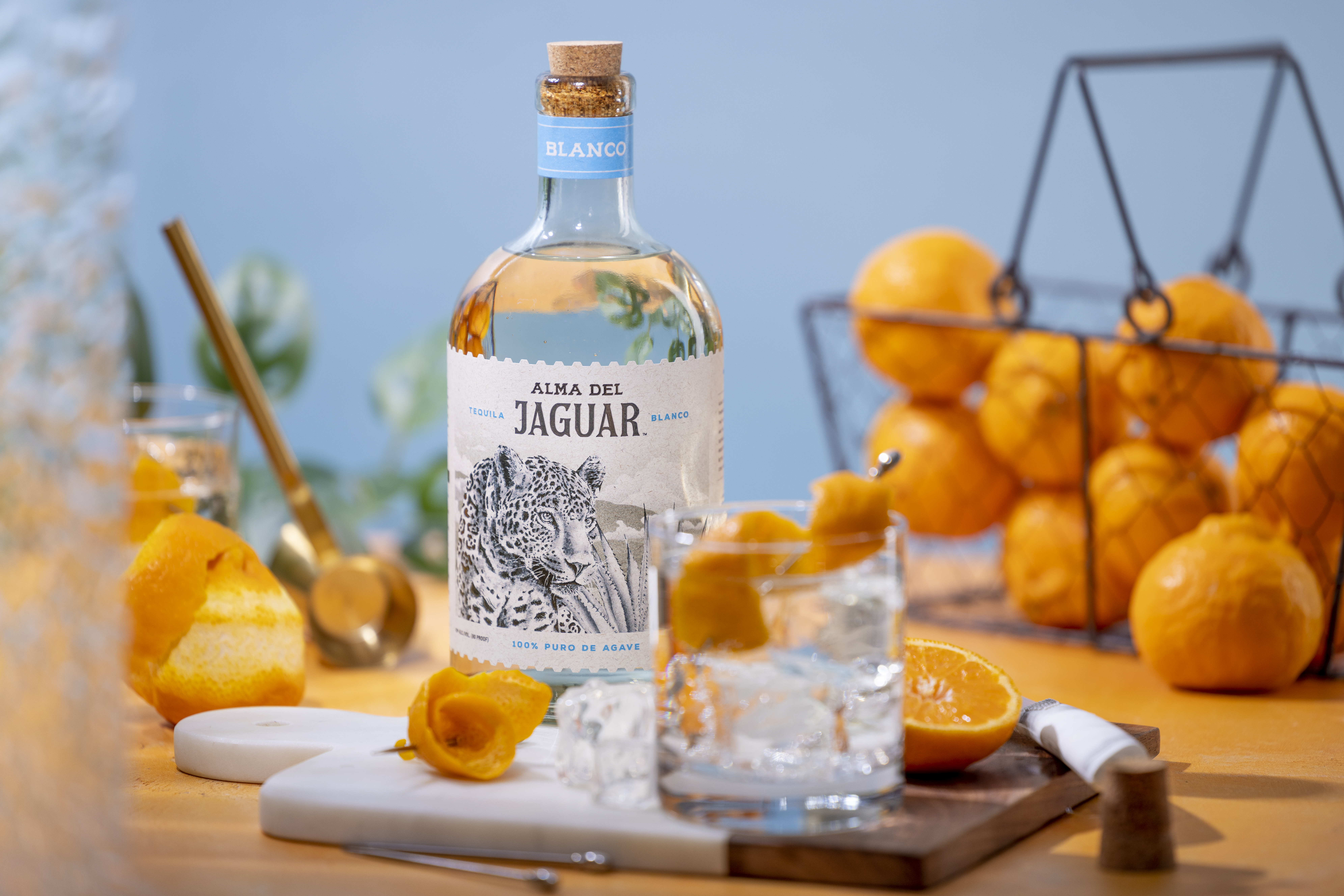 Alma del Jaguar Tequila Blanco on ice beauty shot