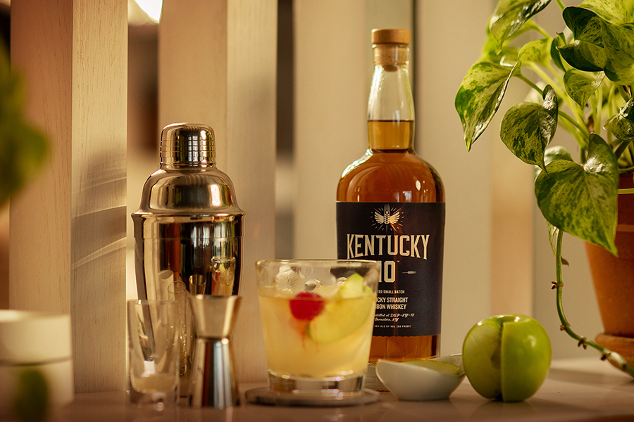 Kentucky Bourbon Blue Beauty Shot and cocktail