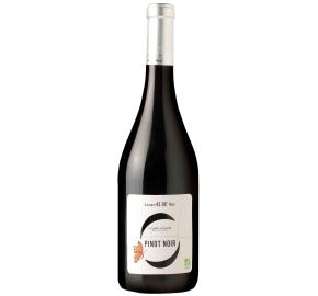 O by Claude Vialade - Pinot Noir bottle